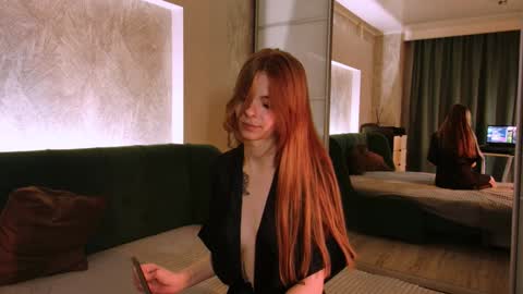 rosy_black_ online show from December 8, 2024, 5:29 am