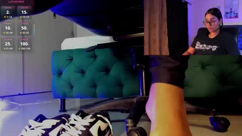 rosyejones online show from November 21, 2025, 4:11 am