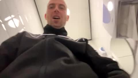 rotteei1 online show from October 9, 2025, 8:12 am