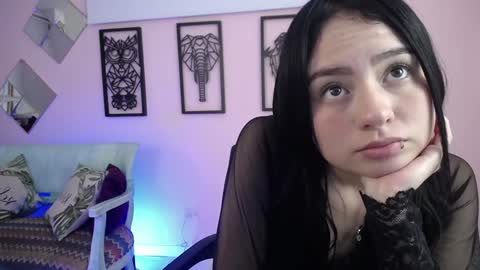 Snapshot of rousee_v chatting on January 18, 2025, 12:46 am Rousee online show from January 18, 2025, 12:46 am
