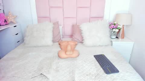 Snapshot of rousefox1 chatting on January 15, 2025, 6:33 am Valeria online show from January 15, 2025, 6:33 am