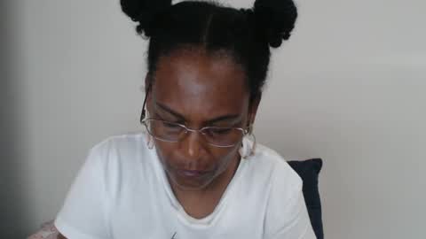 Snapshot of roushlove chatting on January 27, 2025, 12:48 pm luxa online show from January 27, 2025, 12:48 pm