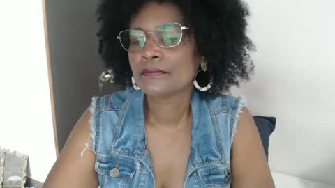 Snapshot of roushlove chatting on February 8, 2025, 3:42 pm luxa online show from February 8, 2025, 3:42 pm