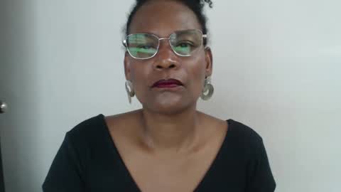 Snapshot of roushlove chatting on February 20, 2025, 4:46 pm luxa online show from February 20, 2025, 4:46 pm