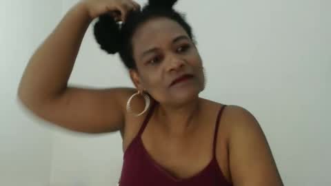 Snapshot of roushlove chatting on September 14, 2025, 2:05 pm luxa online show from September 14, 2025, 2:05 pm