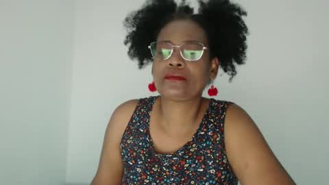 Snapshot of roushlove chatting on September 28, 2025, 8:25 pm luxa online show from September 28, 2025, 8:25 pm