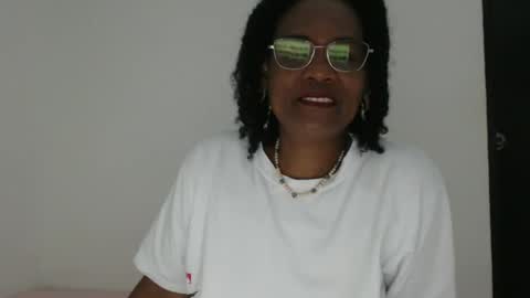 Snapshot of roushlove chatting on October 12, 2025, 4:17 pm luxa online show from October 12, 2025, 4:17 pm