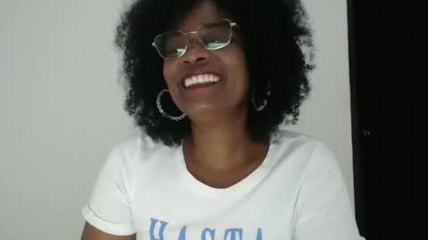 Snapshot of roushlove chatting on October 22, 2025, 1:33 pm luxa online show from October 22, 2025, 1:33 pm