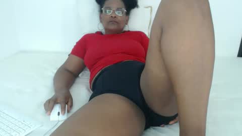 Snapshot of roushlove chatting on October 25, 2025, 6:02 pm luxa online show from October 25, 2025, 6:02 pm