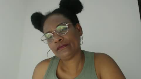 Snapshot of roushlove chatting on October 31, 2025, 12:50 pm luxa online show from October 31, 2025, 12:50 pm