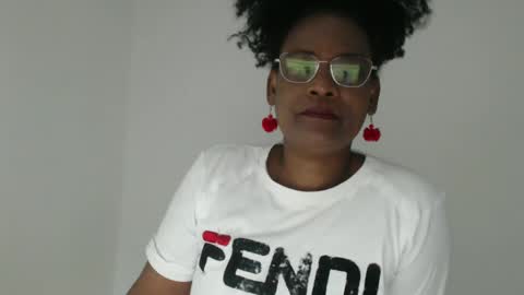 Snapshot of roushlove chatting on November 1, 2025, 1:57 pm luxa online show from November 1, 2025, 1:57 pm