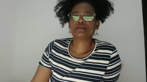 Snapshot of roushlove chatting on November 6, 2025, 12:44 am luxa online show from November 6, 2025, 12:44 am