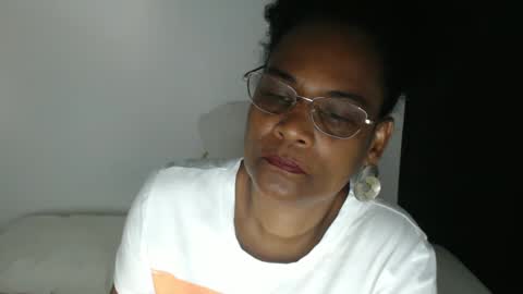 Snapshot of roushlove chatting on November 18, 2025, 10:25 pm luxa online show from November 18, 2025, 10:25 pm