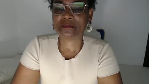 Snapshot of roushlove chatting on November 19, 2025, 12:05 pm luxa online show from November 19, 2025, 12:05 pm