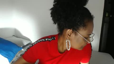 Snapshot of roushlove chatting on December 2, 2025, 7:20 pm luxa online show from December 2, 2025, 7:20 pm