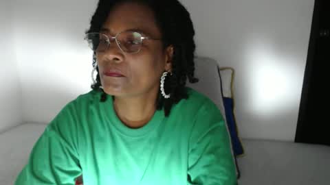 Snapshot of roushlove chatting on December 14, 2025, 3:50 pm luxa online show from December 14, 2025, 3:50 pm