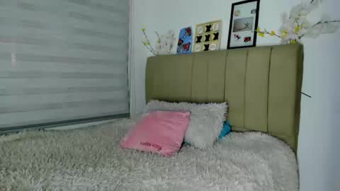 Snapshot of roxan_ne chatting on January 22, 2025, 3:31 am Roxx online show from January 22, 2025, 3:31 am