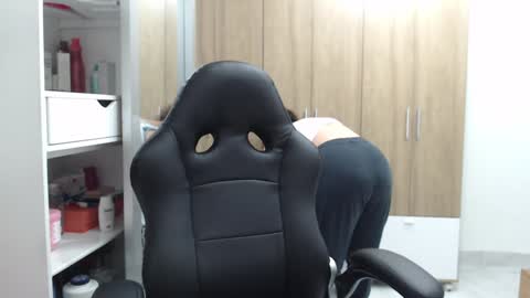 Roxana online show from February 7, 2025, 3:23 am