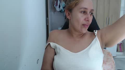 Roxana online show from October 19, 2025, 6:19 pm