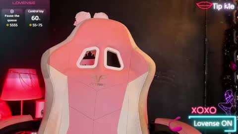 Snapshot of roxaneevans_ chatting on March 6, 2025, 10:09 am Roxane  online show from March 6, 2025, 10:09 am