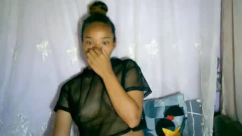 roxanne_98 online show from February 12, 2025, 2:24 am