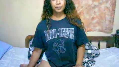 roxanne_98 online show from March 7, 2025, 5:49 pm