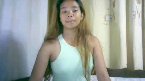 roxanne_98 online show from November 22, 2025, 11:37 pm