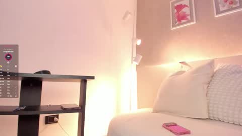Snapshot of roxannegomez_ chatting on October 15, 2025, 12:38 pm Roxanne Gomez online show from October 15, 2025, 12:38 pm