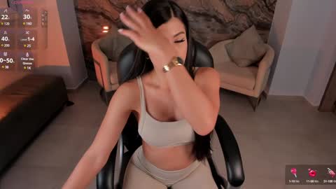 Roxanne Hill  online show from January 8, 2025, 11:43 am