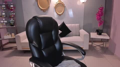 Roxanne Hill  online show from February 12, 2025, 2:03 am