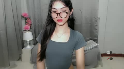 Snapshot of roxie_fuckdoll chatting on December 19, 2024, 1:18 am Roxie online show from December 19, 2024, 1:18 am