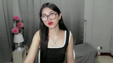 Snapshot of roxie_fuckdoll chatting on December 30, 2024, 7:00 pm Roxie online show from December 30, 2024, 7:00 pm