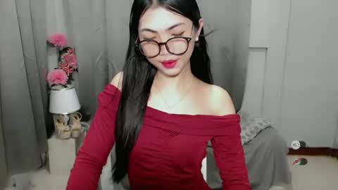 Snapshot of roxie_fuckdoll chatting on January 1, 2025, 10:46 pm Roxie online show from January 1, 2025, 10:46 pm