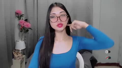Snapshot of roxie_fuckdoll chatting on January 22, 2025, 10:59 pm Roxie online show from January 22, 2025, 10:59 pm