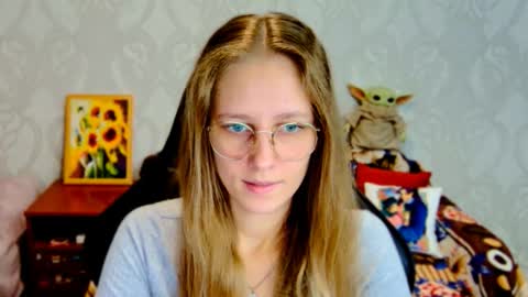 roxie_shy online show from September 30, 2025, 7:46 am