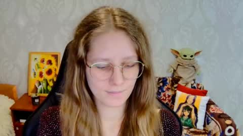 roxie_shy online show from November 28, 2025, 9:12 am