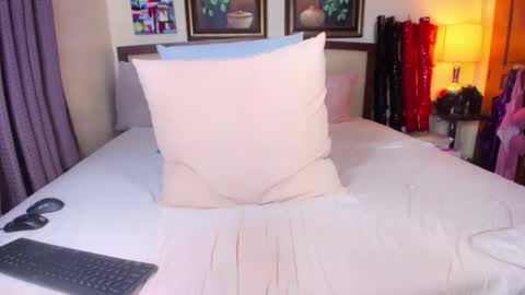 Snapshot of roxiets chatting on October 10, 2025, 7:51 am roxie online show from October 10, 2025, 7:51 am