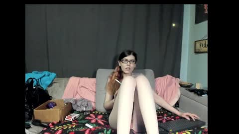 roxihazeleyes online show from February 3, 2025, 12:47 am