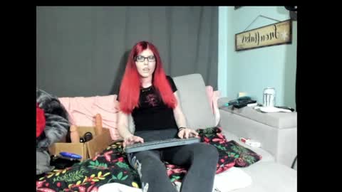 roxihazeleyes online show from February 9, 2025, 1:33 am