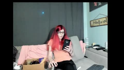 roxihazeleyes online show from February 13, 2025, 1:19 am