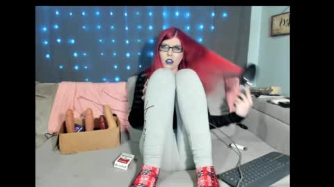 roxihazeleyes online show from February 14, 2025, 1:13 am