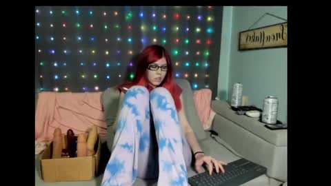 roxihazeleyes online show from February 16, 2025, 8:44 pm