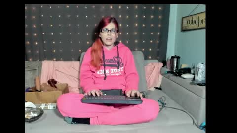 roxihazeleyes online show from March 2, 2025, 12:43 pm