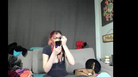 roxihazeleyes online show from September 14, 2025, 7:40 am