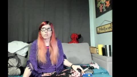 roxihazeleyes online show from September 16, 2025, 3:07 am