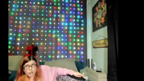 roxihazeleyes online show from October 7, 2025, 3:42 pm