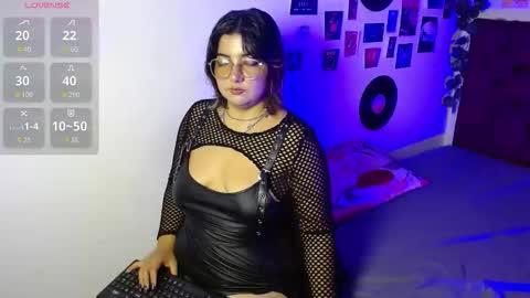 Snapshot of roxy_f_w chatting on November 26, 2025, 10:33 pm Roxana online show from November 26, 2025, 10:33 pm