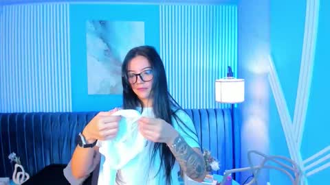 Roxy hell online show from November 27, 2025, 12:07 pm