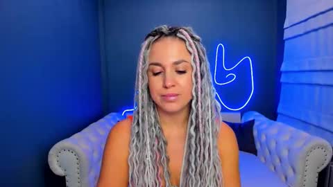 Snapshot of roxy_mars chatting on October 25, 2025, 1:35 am Roxy online show from October 25, 2025, 1:35 am