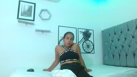 Snapshot of roxy_stone1 chatting on March 1, 2025, 1:53 am roxy_stone1 online show from March 1, 2025, 1:53 am